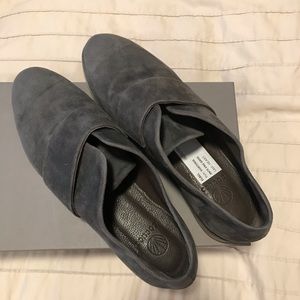 Beautiful COCLICO grey suede flat. New in box.